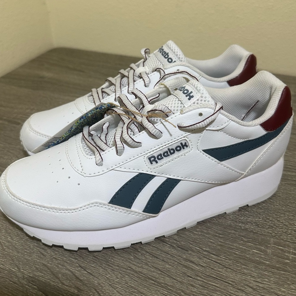 Reebok Rewind Run White and Dark Blue Women's Sneakers, size 7,5